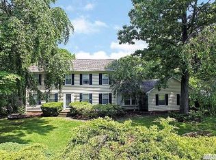 19 Abbey Ln, Setauket, NY