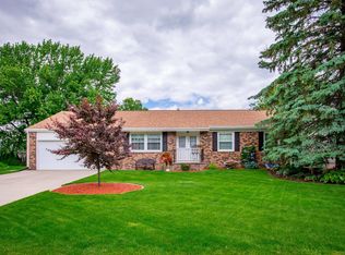 803 Sunrise Cir, Muscatine, IA 52761