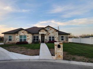 423 Mountain View Dr, Del Rio, TX 78840