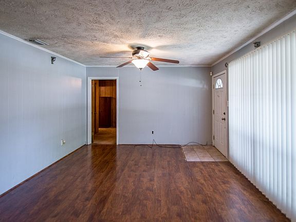 5th image of 3025 Valley View Dr