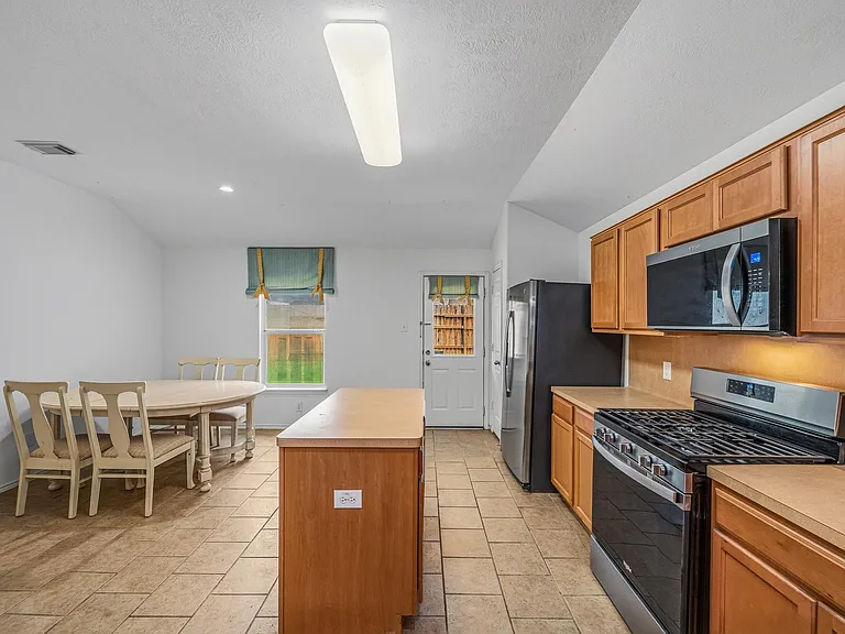 22327 Albee Dr — Photo 13