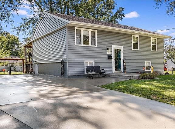 2nd image of 18505 E Cheyenne Dr