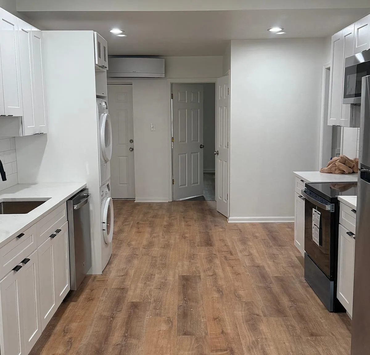 1 bed, 980 sqft, $1,550 — Photo 2
