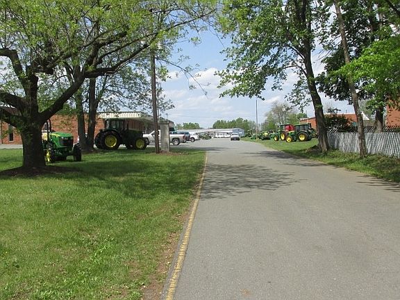 4th image of 2115 Stanley Dr