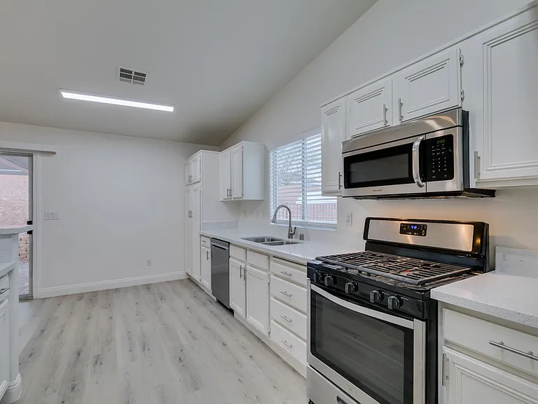 437 Palegold St — Photo 30