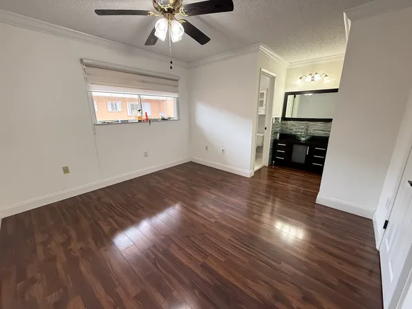 14905 SW 80th St APT 214, Miami, FL 33193