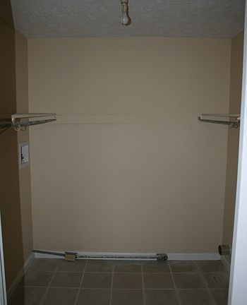 5th image of 365 Elmwood Dr APT 5
