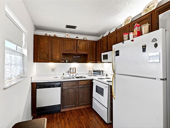 3rd image of 108 Springlake Ct #203