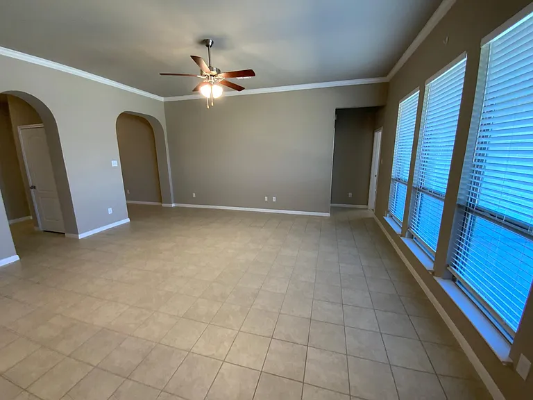 822 Wyndcrest Dr — Photo 6