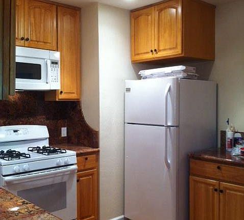 3rd image of 2050 Park Ave APT 4