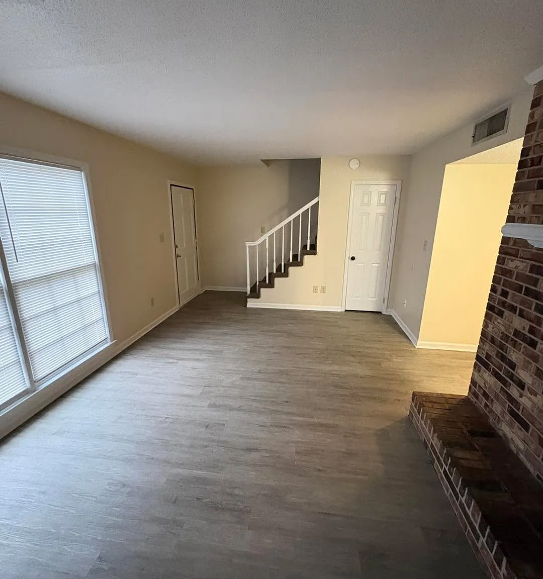 2 bed, 1.5 bath, 1050 sqft, $875 — Photo 3
