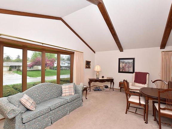 2nd image of 13750 W Old Oak Ln
