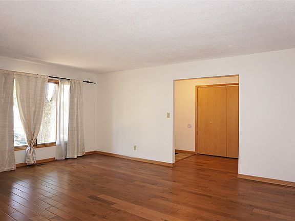 5th image of 609 W Vine St