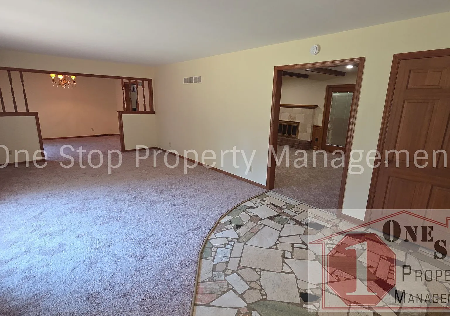 Huge 4 Bedroom, 4 Bathroom in Independence! — Photo 3