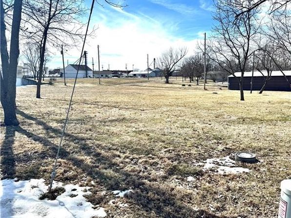 709 Seabury St, Effingham, KS 66023