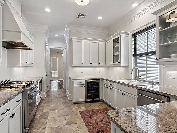 4th image of 6895 Catina St