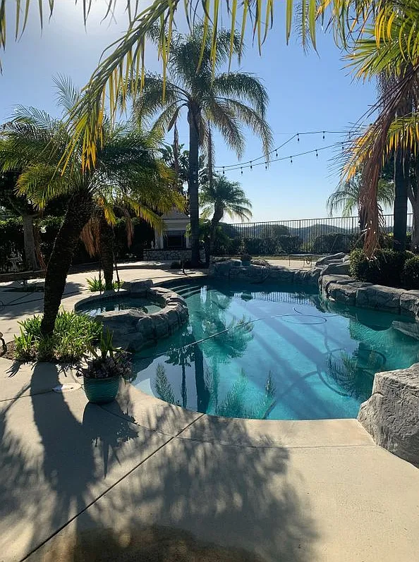 4 bed, 3.0 bath, 2679 sqft, $1,600 — Photo 2