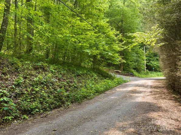 23 Forbidden Cv, Waynesville, NC 28785