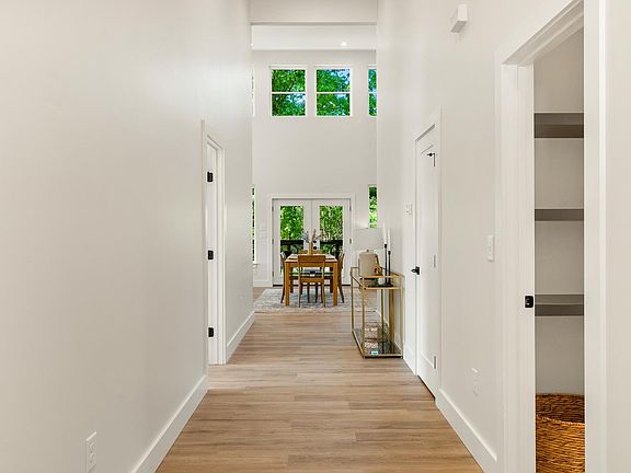 5th image of 4809 Great Oaks Dr