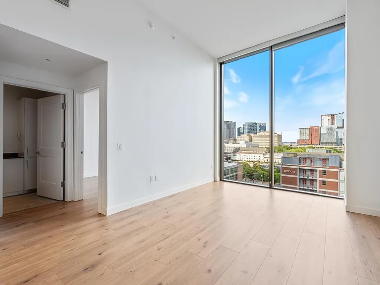 1212 Demonbreun St #614 — Photo 8