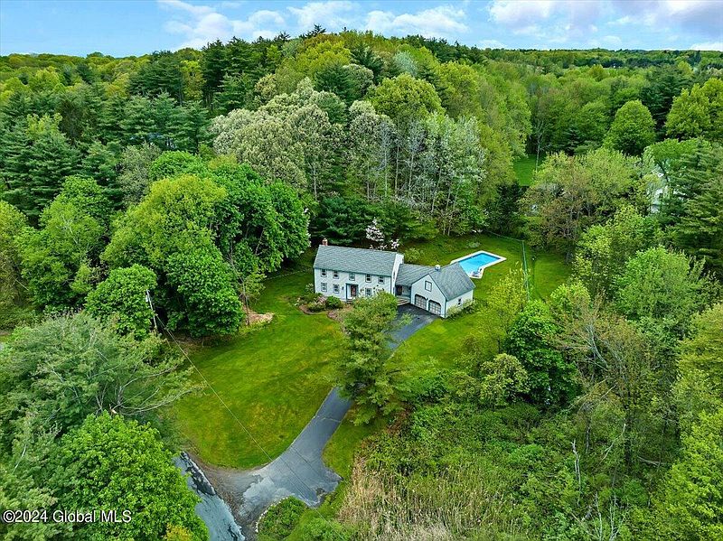 4th image of 97 Waters Road