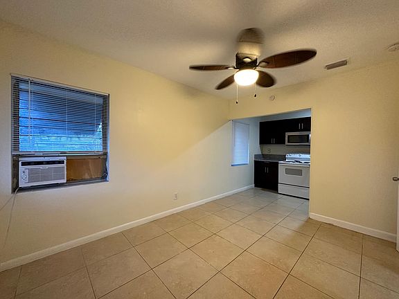 4th image of 627 W Pine St APT 1