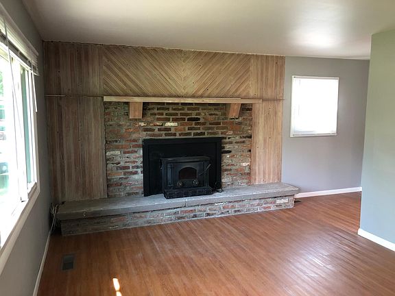 4th image of 64 Richards Dr