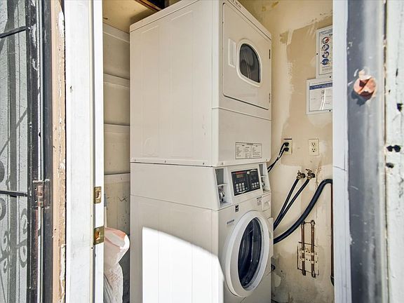 5th image of 2901 Octavia St APT 2