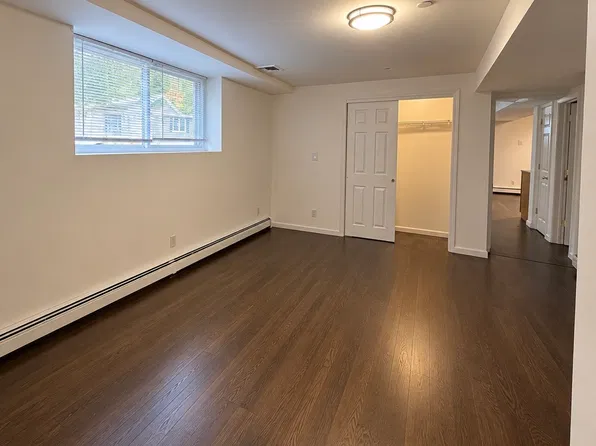 26 Ficarelle Dr, Staten Island, NY 10309