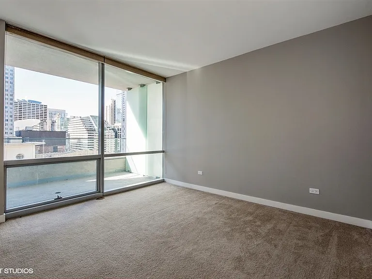 8 E Randolph St #1707 — Photo 6