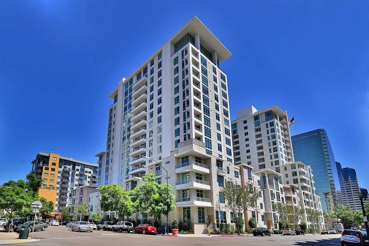 2 bed, 822 sqft, $3,000 — Photo 1