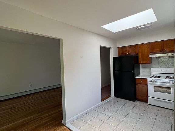 3rd image of 11915 28th Ave Floor 3
