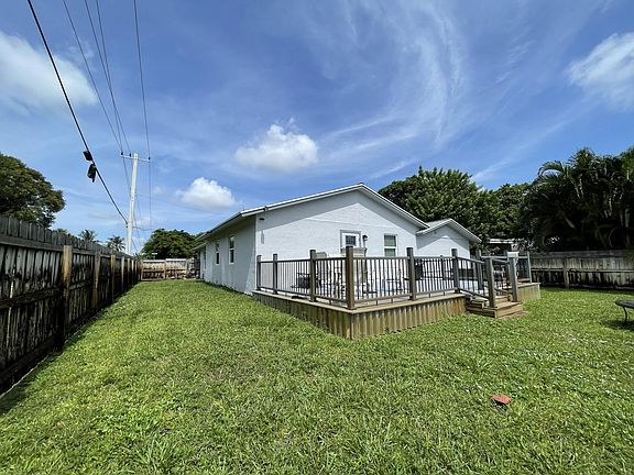 2nd image of 222 SE 3RD Street