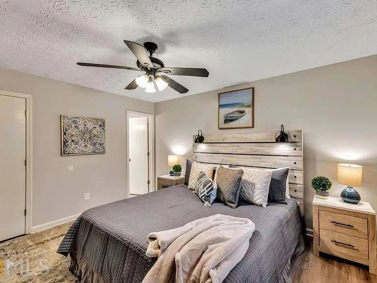 210 Booth Rd SW #B — Photo 21