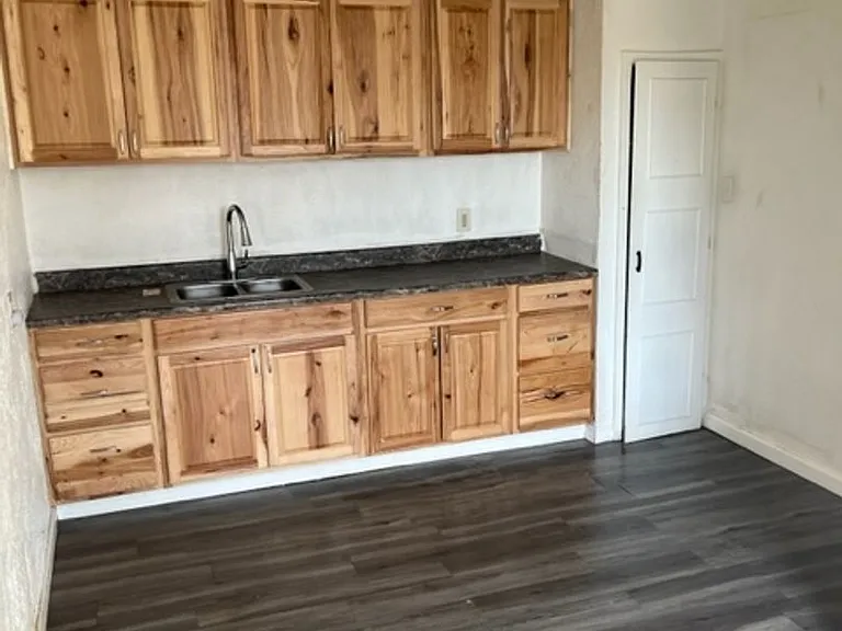 1610 N Anglin St — Photo 5