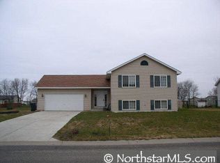 916 E Orchard St, Belle Plaine, MN 56011