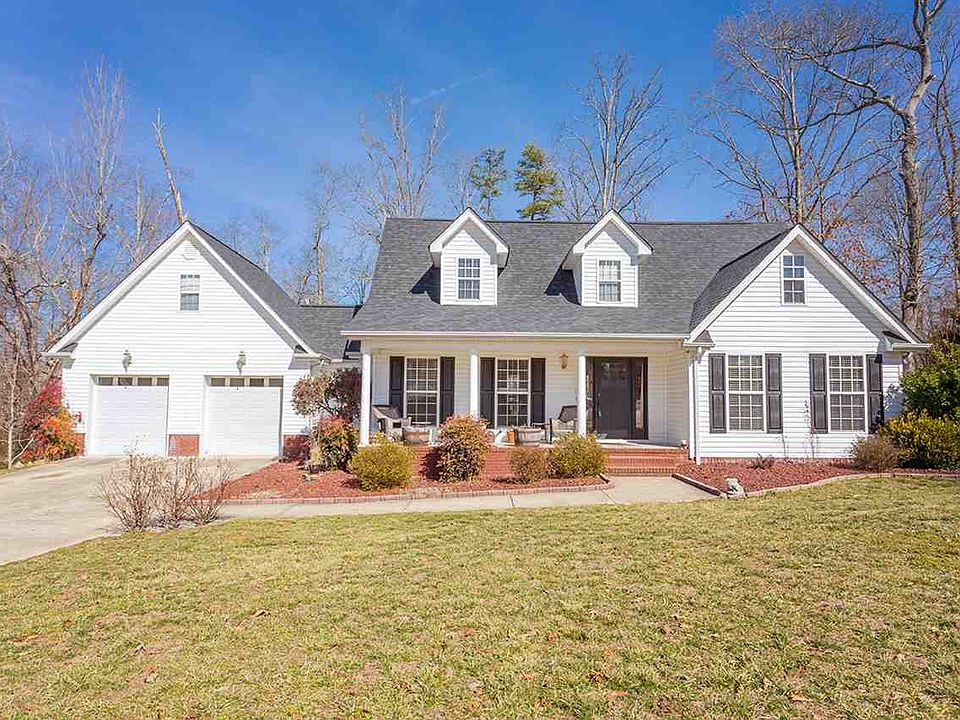 1st image of 133 Woods Trl NE