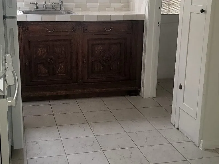 7806 Rosewood Ave — Photo 6