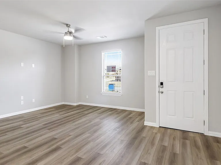 6717 Glimfeather Dr — Photo 12