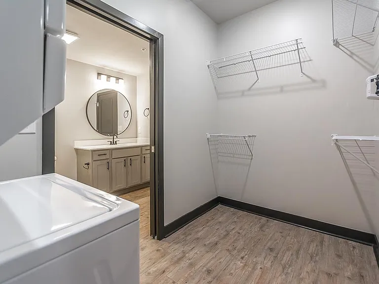 The Bentley Apartments — Photo 111