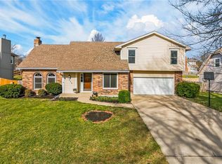 1525 NE Yorkshire Dr, Lees Summit, MO 64086