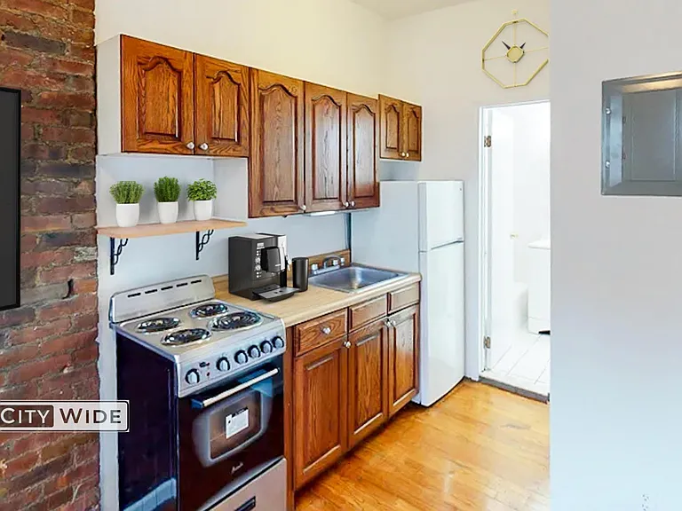 307 E 9th St #2CF — Photo 3