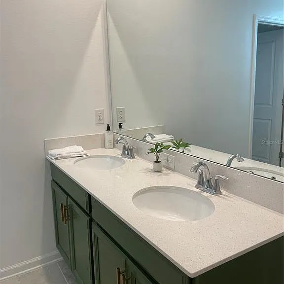 1447 Roxy Ln — Photo 4