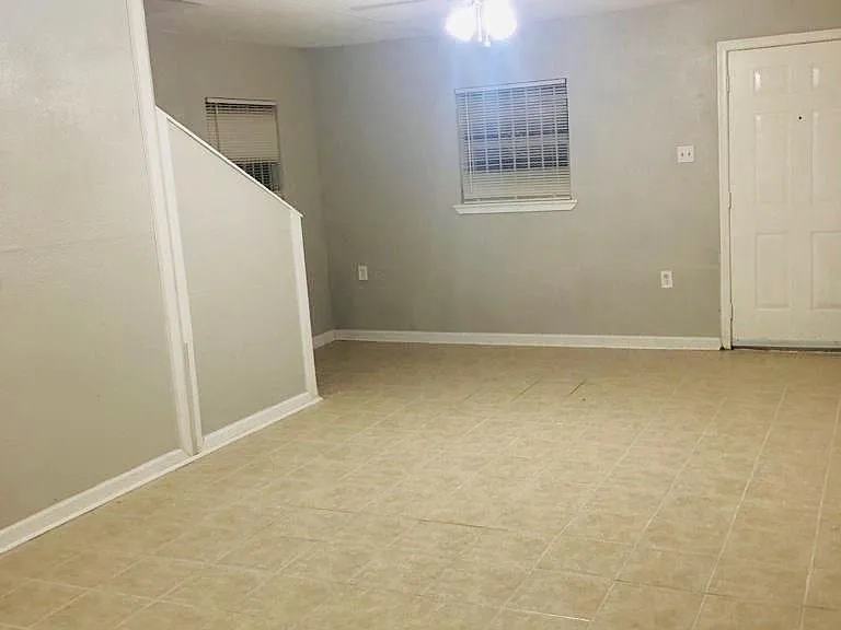 513 Cypress Ave — Photo 11