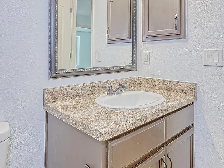 14325 Woods Point Ave — Photo 23