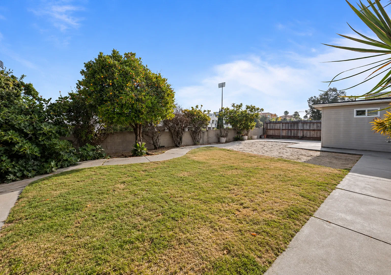 Dual kitchens & living rooms - steps to SDSU! — Photo 2