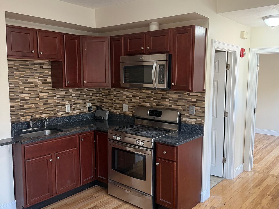 1st image of 173 Porter St APT 2