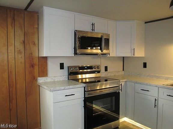 4th image of 63 Martha Dr