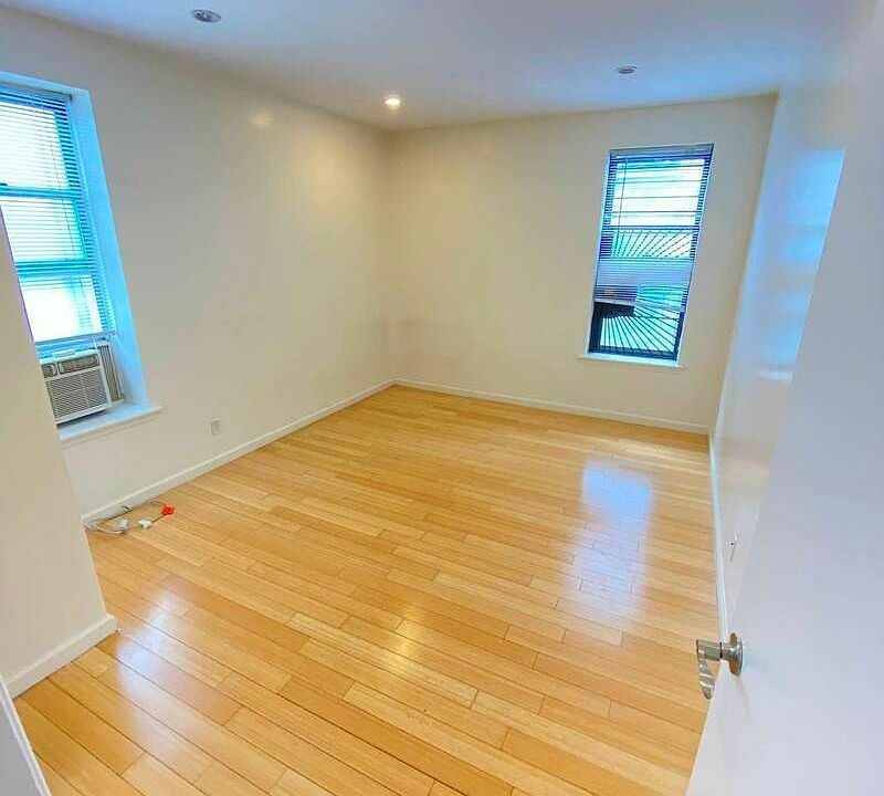 1st image of 247 Wadsworth Ave APT 5U