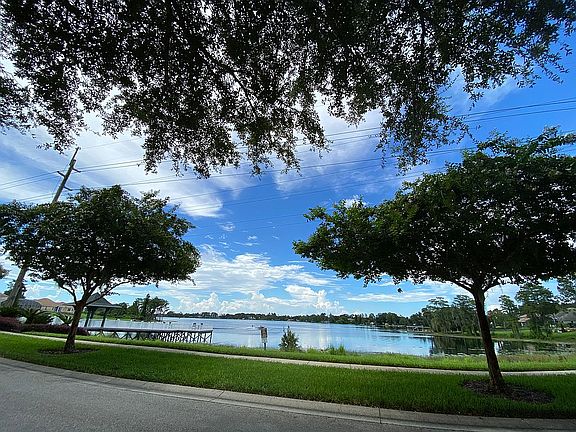 Lake offers Fishing Pier